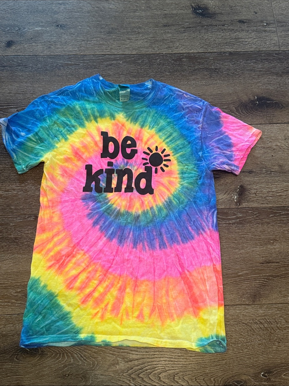 Be kind tshirt small